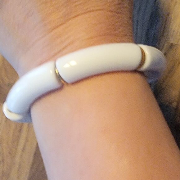 Meghan Browne Style Harry White Resin Beaded Chunky Stretch Bracelet - Picture 5 of 11